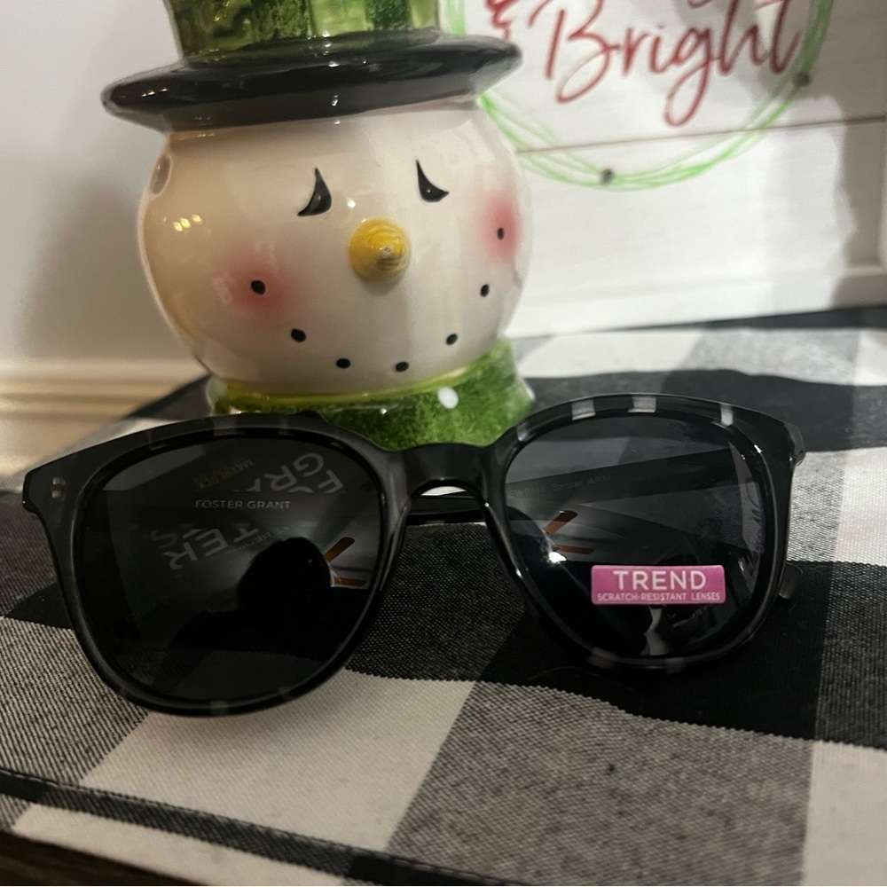 Foster Grant Women’s Sunglasses NWT